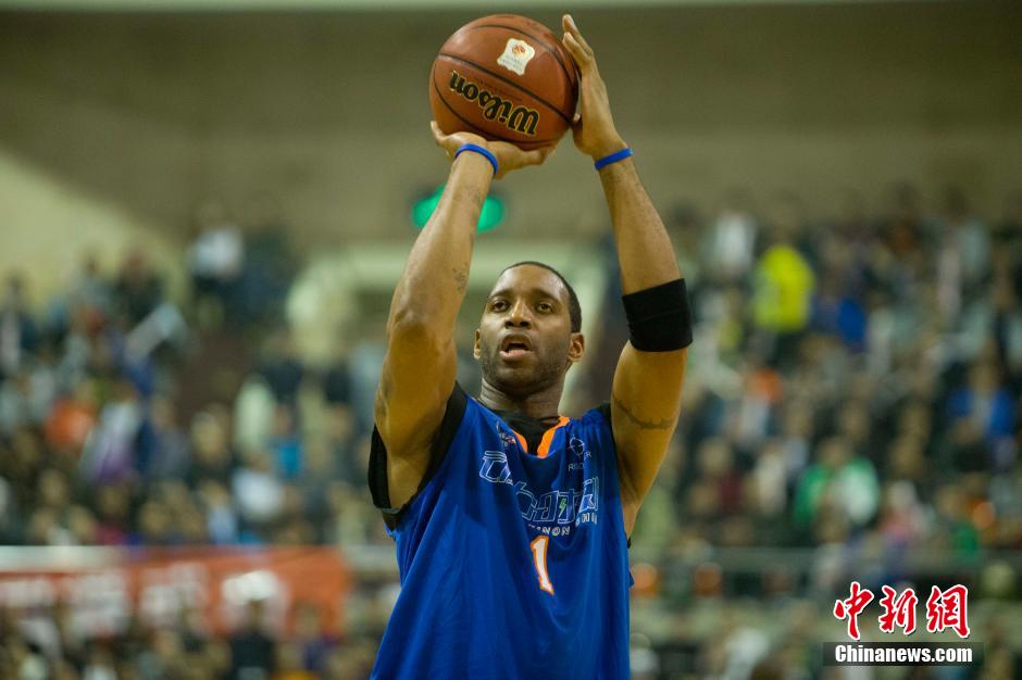 虽然距离金 虽然距离金