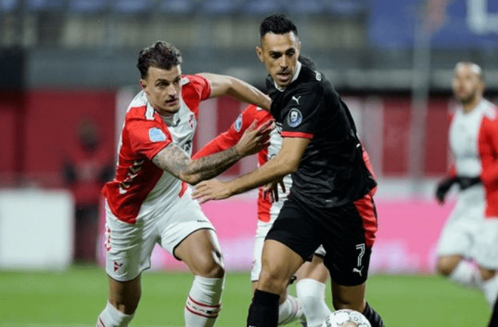 全场观众自 全场观众自